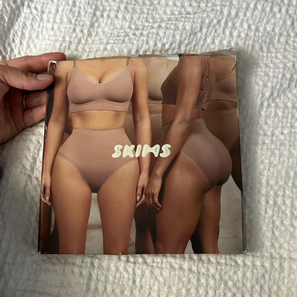 NWT SKIMS HIGH WAISTED THONG
